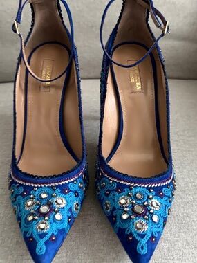 Aquazzura 4.25" Stiletto Heel
Pumps in Blue Suede and Crystals EU42 (US 12)